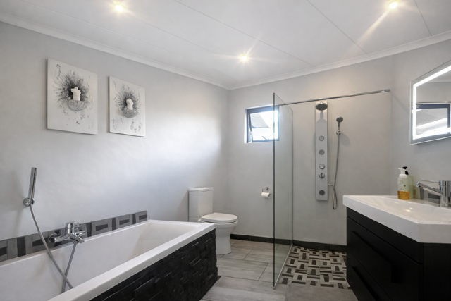 6 Bedroom Property for Sale in Dan Pienaar Free State